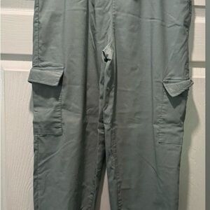 Women's Cargo Pants in olive green